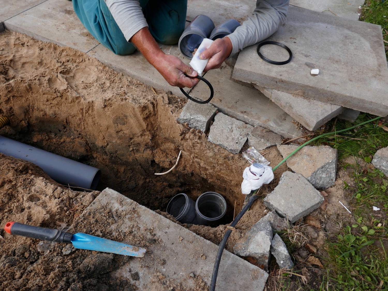 Spotting the Signs of a Broken Sewer Pipe or Malfunctioning System